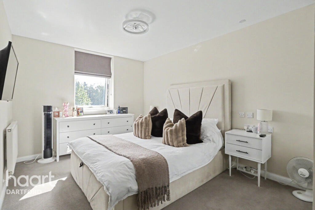 Apartment in Dartford - View 3