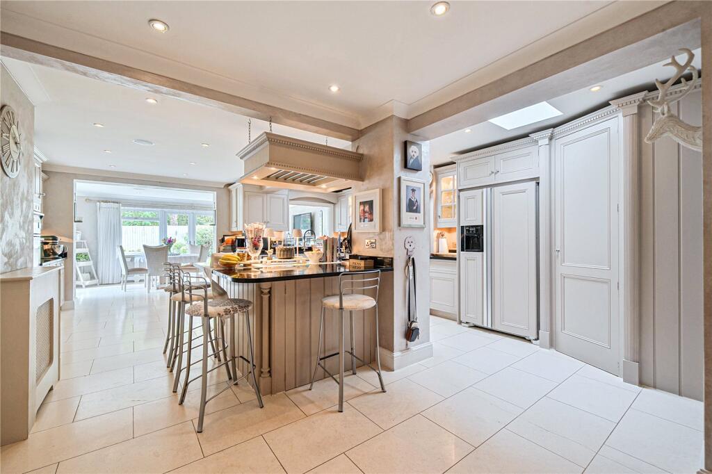 House in Binfield, Bracknell Forest - More