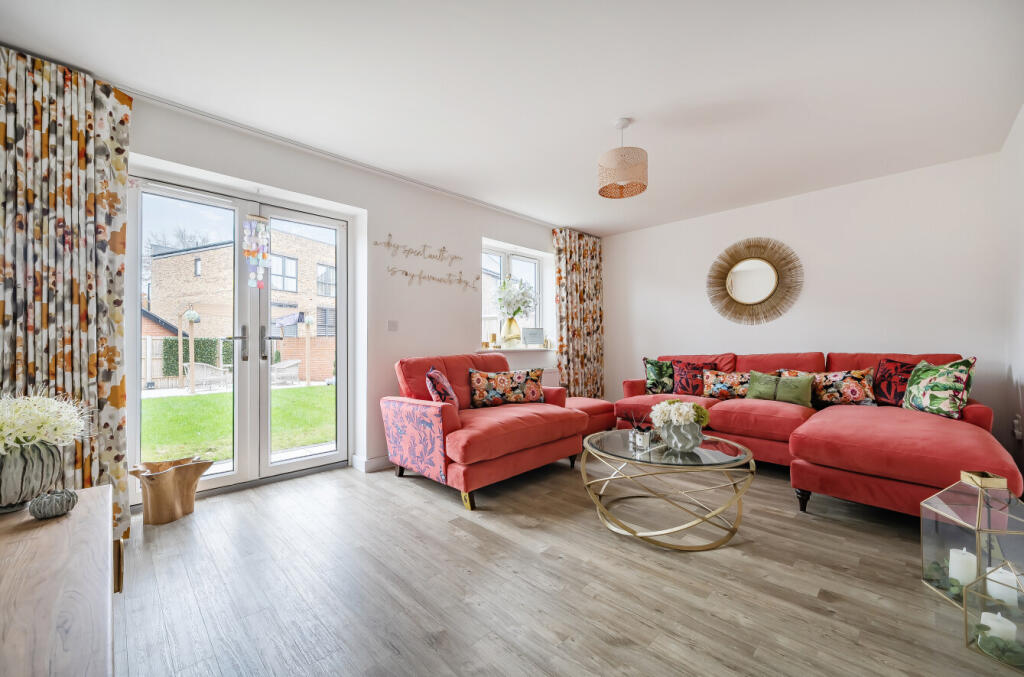 Blacksmiths Way, Arborfield Green, Reading photo 4
