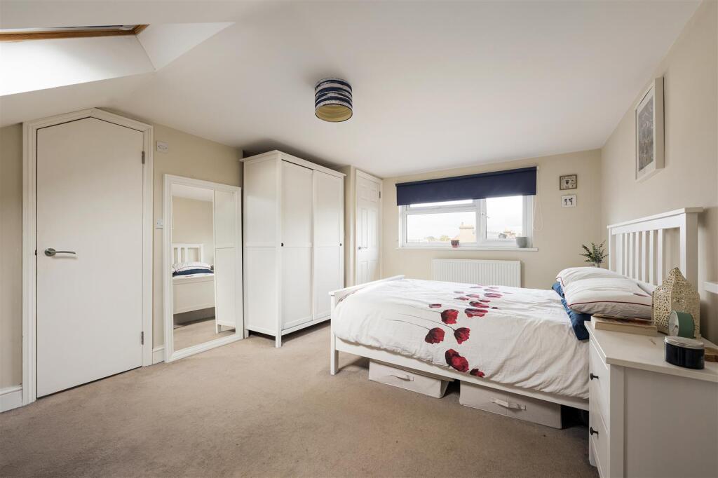 Apartment in London, Leyton - More
