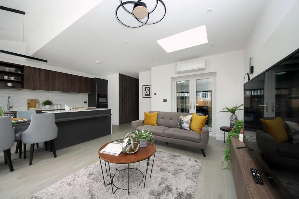 Apartment in London - View 5