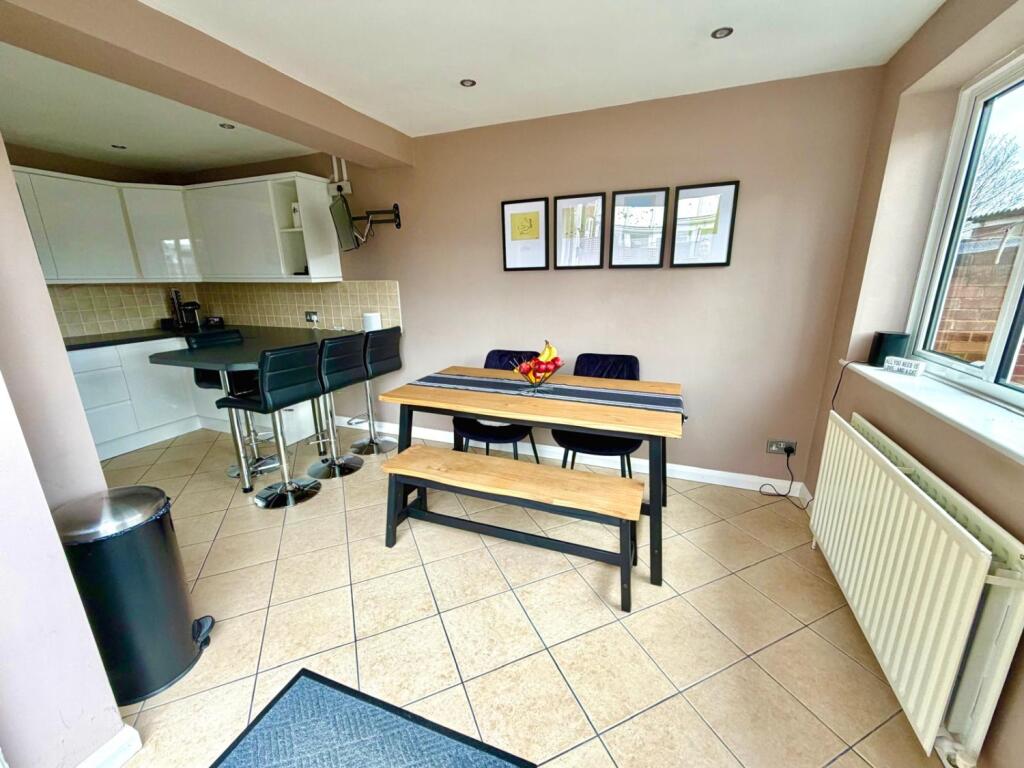 Huntingfield Way, Egham, Surrey, TW20 photo 3