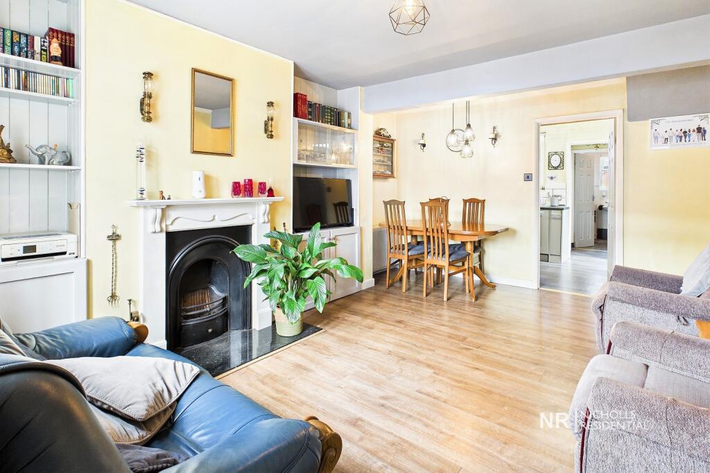 Clayton Road, Chessington, Surrey. KT9 photo 4