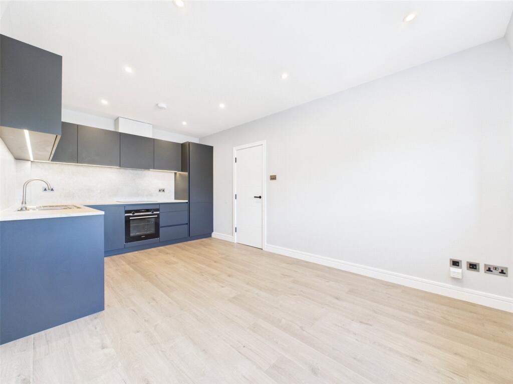 Apartment in Twickenham - View 3