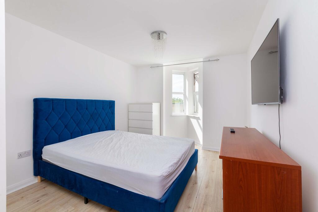 Apartment in Slough - View 4