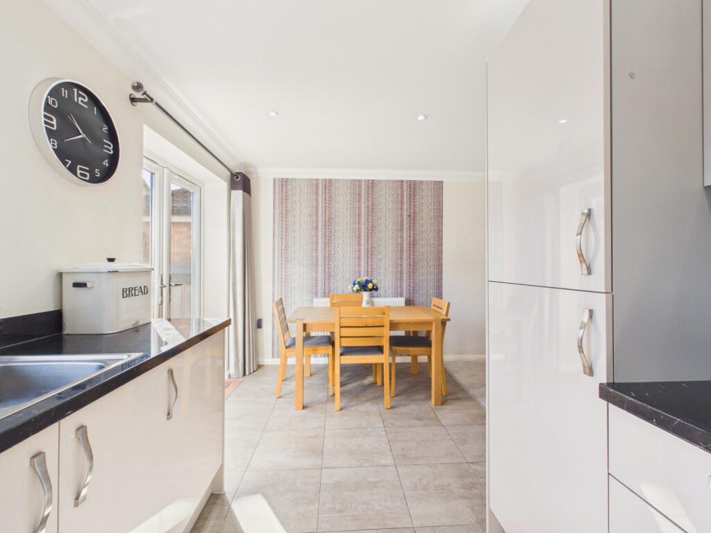 House in Hull, Kingswood - More