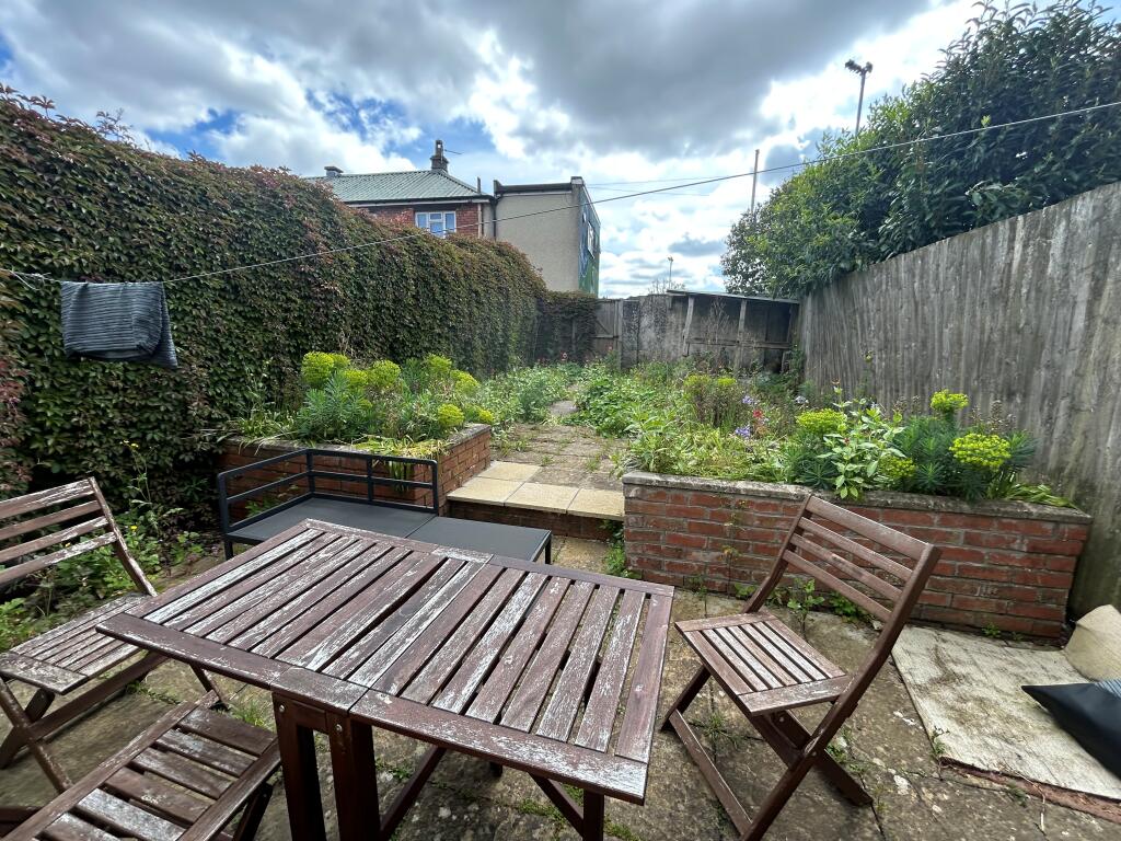 6 bedroom house for rent