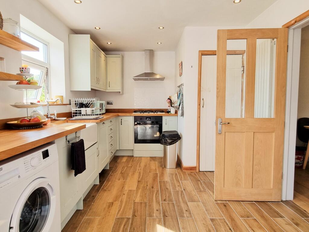 2 bedroom end of terrace house for rent