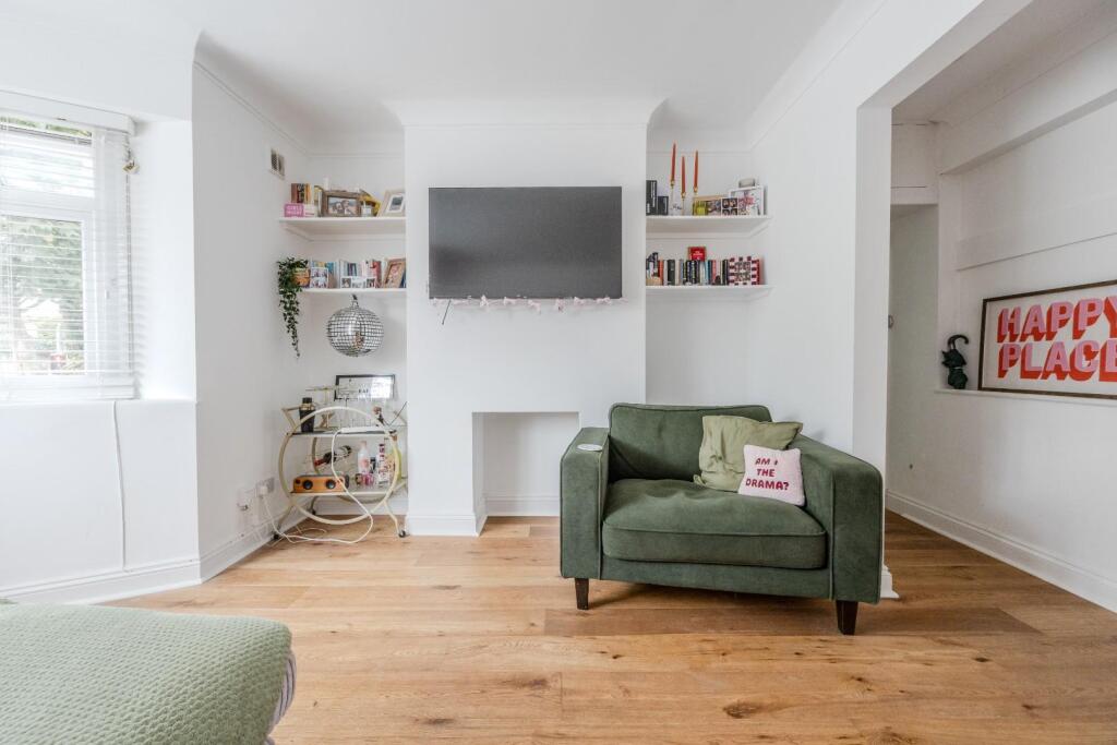 Apartment in Southend-on-Sea - View 4