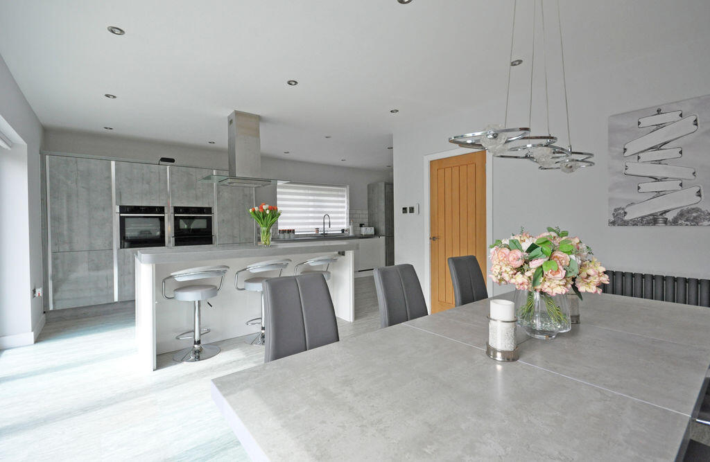 Wood Close, Rogerstone photo 4