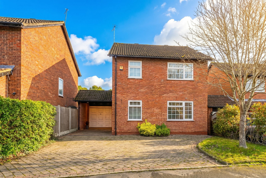 Main image of property: Framefield Drive, Solihull, B91 2SR