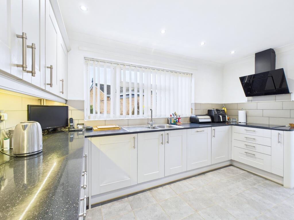 Wisteria Road, Yaxley, Peterborough, PE7 3YX photo 2