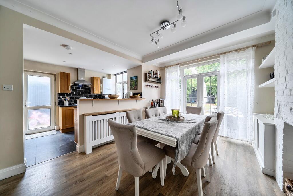 House in London, Royal Borough of Kingston upon Thames - View 5