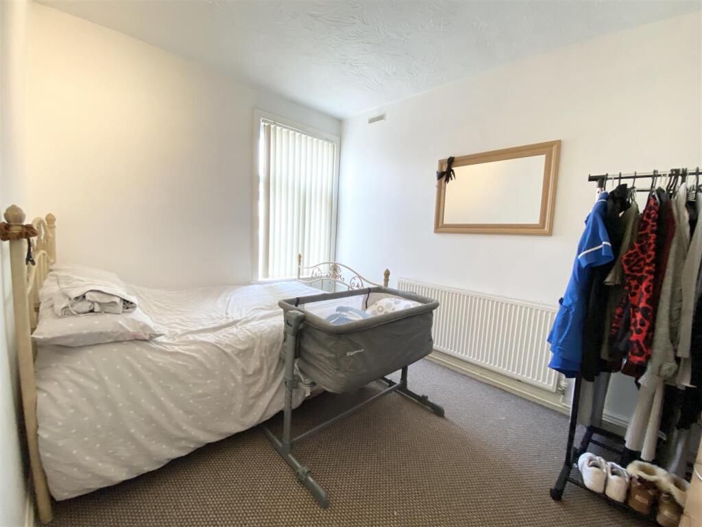 Apartment in Stoke-on-Trent - View 4