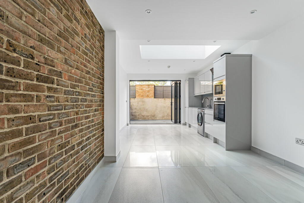Main image of property: Turner Street, London, E1