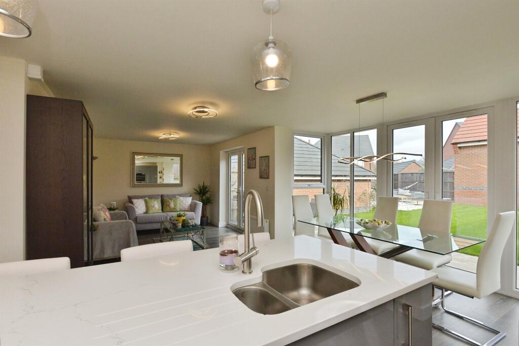 Crick Close, Hanslope, Milton Keynes photo 2