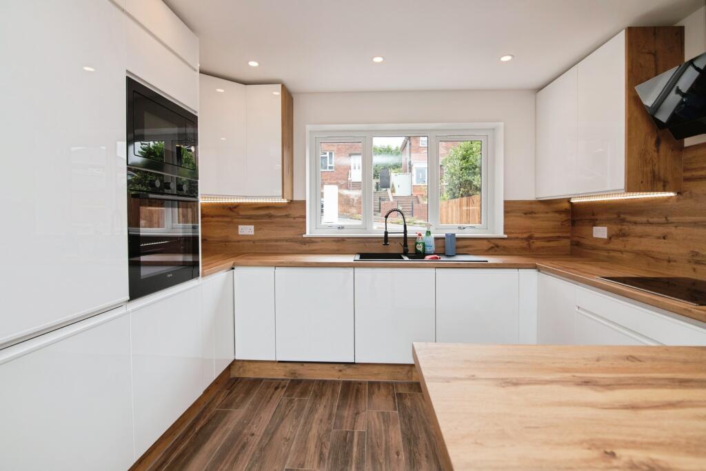 House in Dudley, West Midlands - View 4