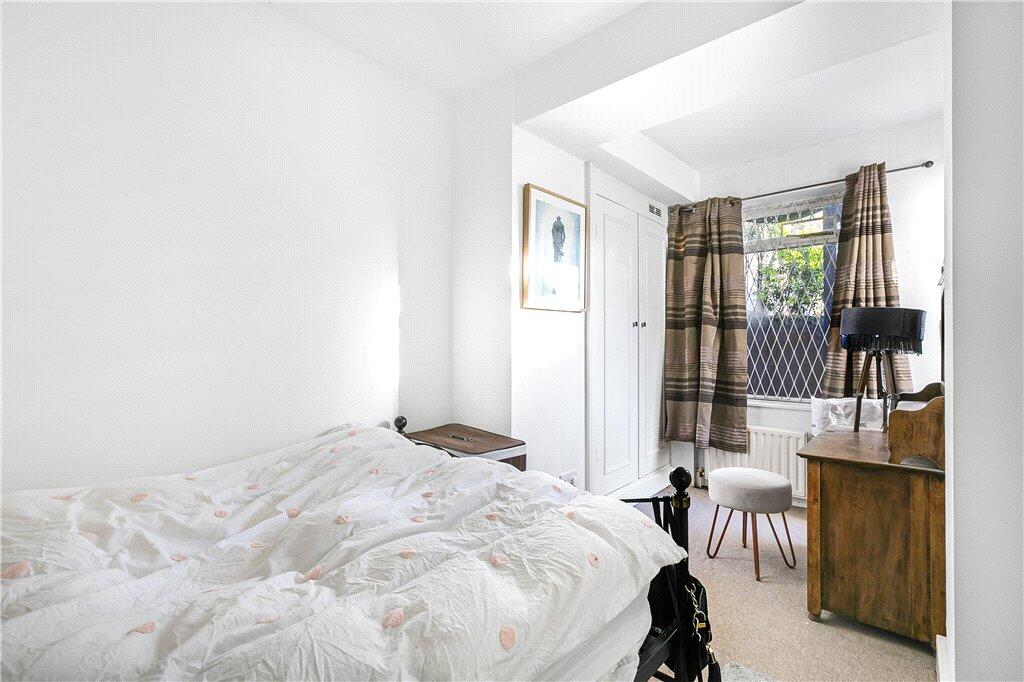 Apartment in London, Wandsworth - More
