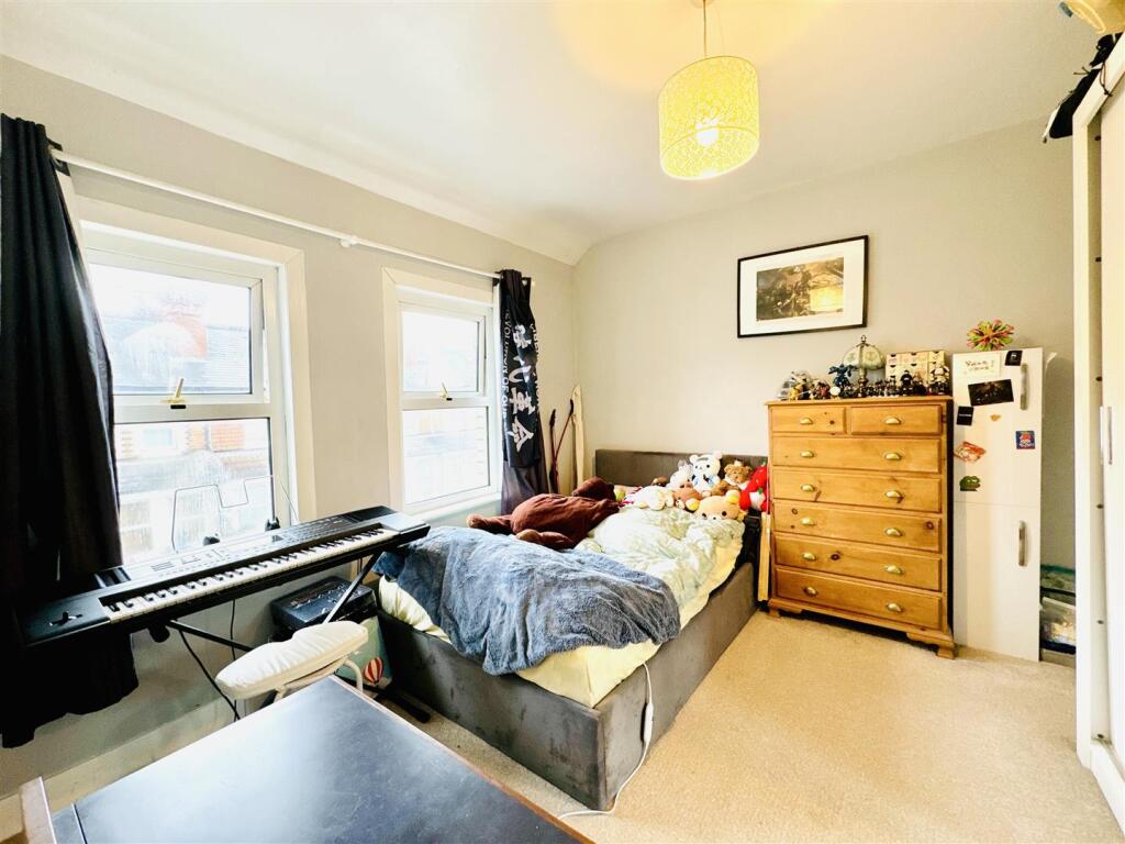 Pitcroft Avenue, Earley, Reading - View 5