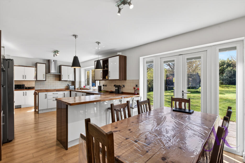 House in Newport Pagnell, City of Milton Keynes - More