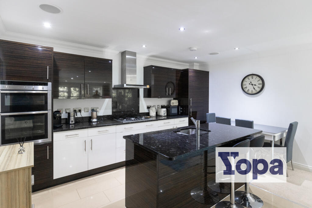 Apartment in Poole - View 3