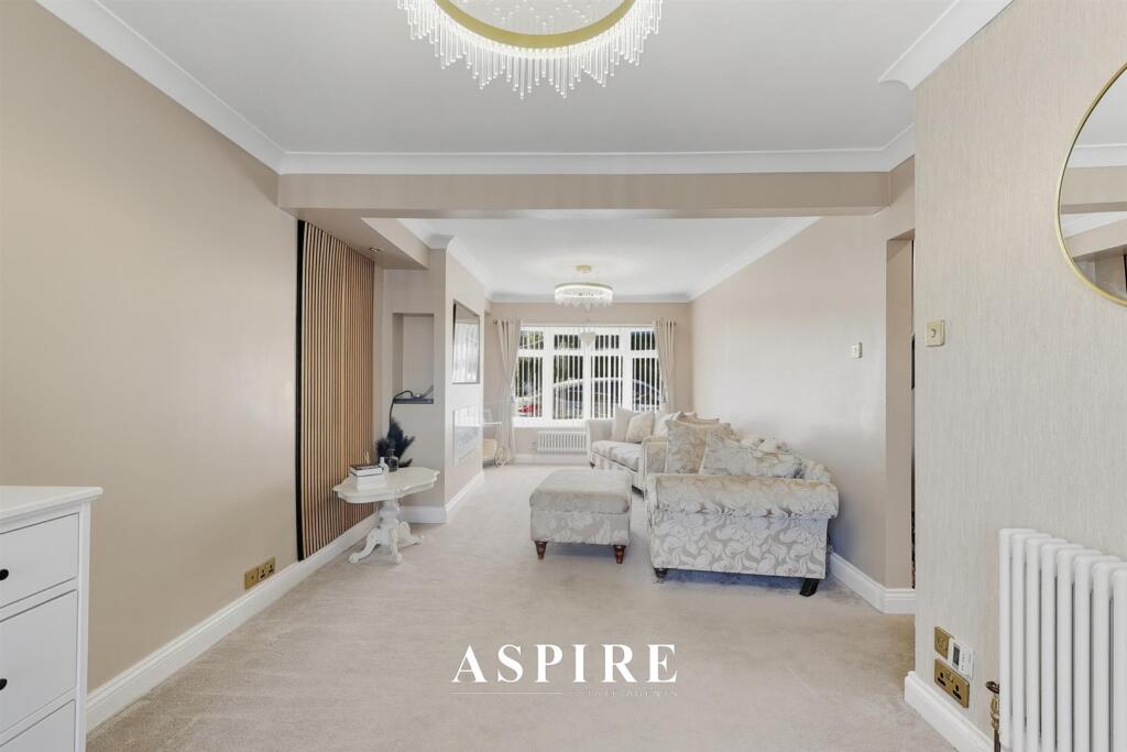8 Hawkesbury Close photo 3