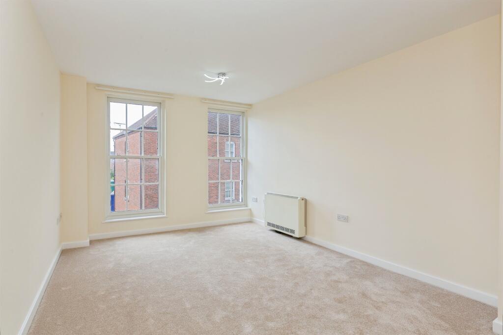 Apartment in Hemel Hempstead, Coldharbour - More