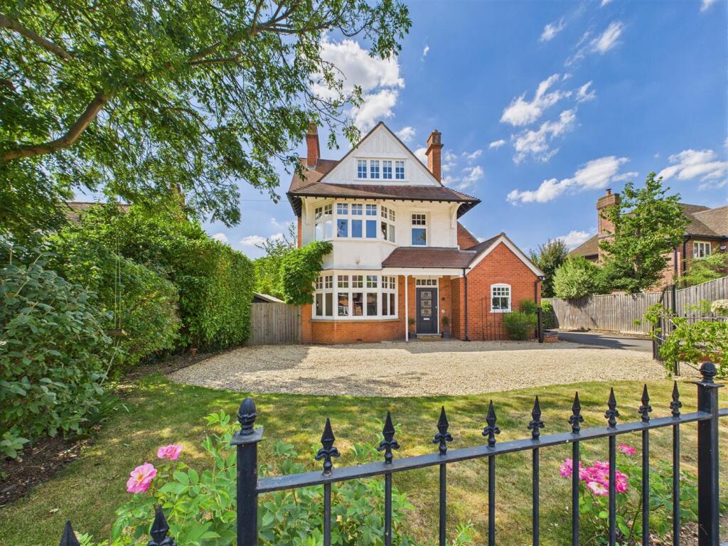 Main image of property: Maidenhead Road, Stratford-Upon-Avon