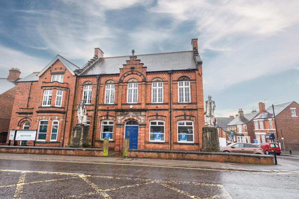 Main image of property: 100 Saltergate, Chesterfield, Derbyshire S40 1LG