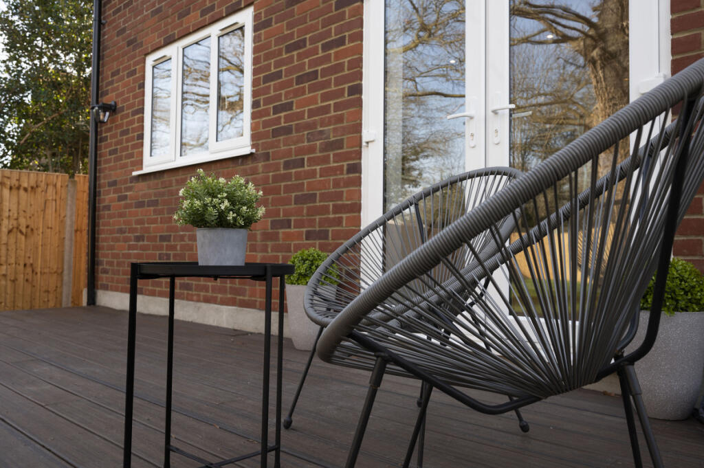 3 bed detached - Blair Avenue, Esher, KT10 image 4