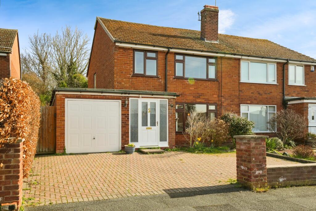 3-bed semi-detached on Springcroft, Neston, CH64, £295,000