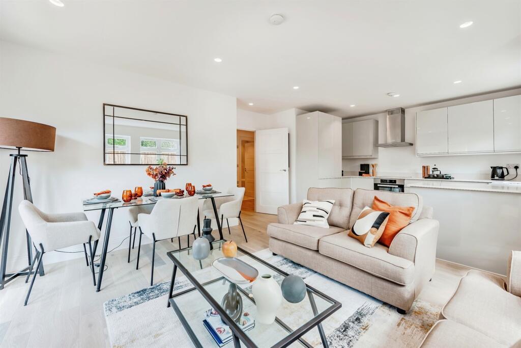 Apartment in Redhill - More
