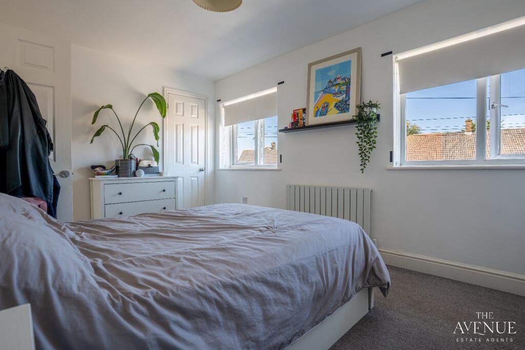 House in Southend-on-Sea - More