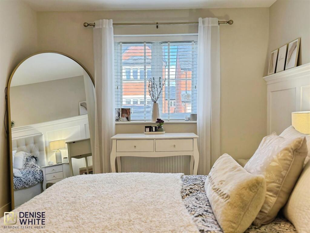 Birchwood Grove, Cheadle, Staffordshire, ST10 1AP photo 3