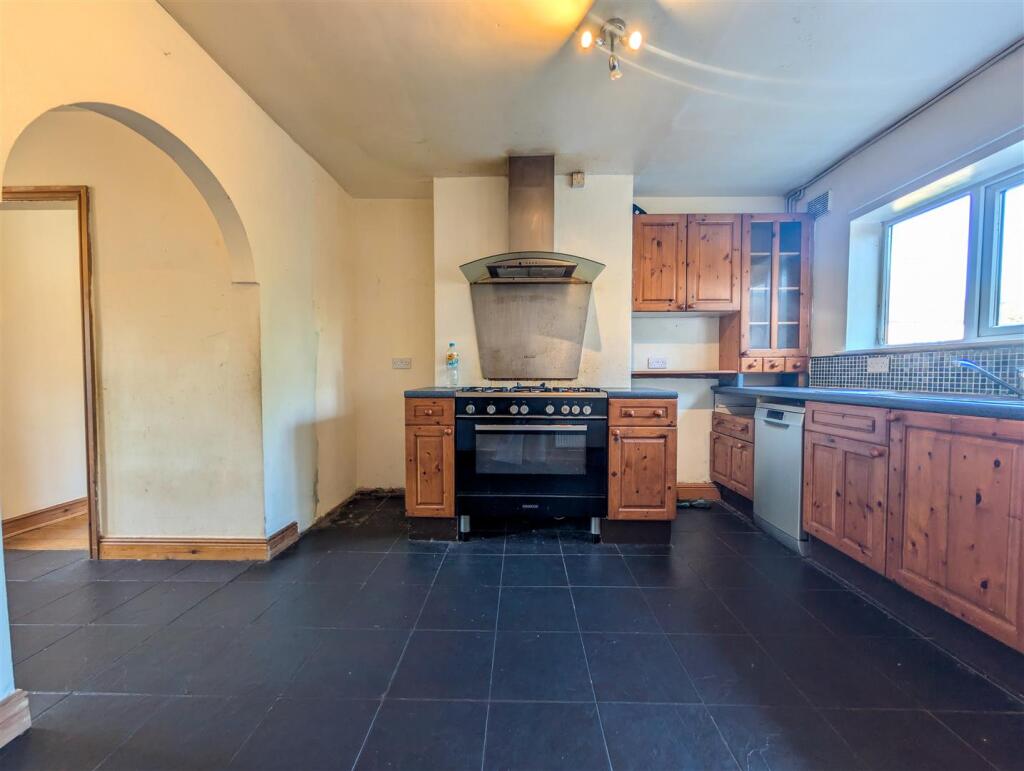 House in Huddersfield, Kitchenroyd, Denby Dale - More
