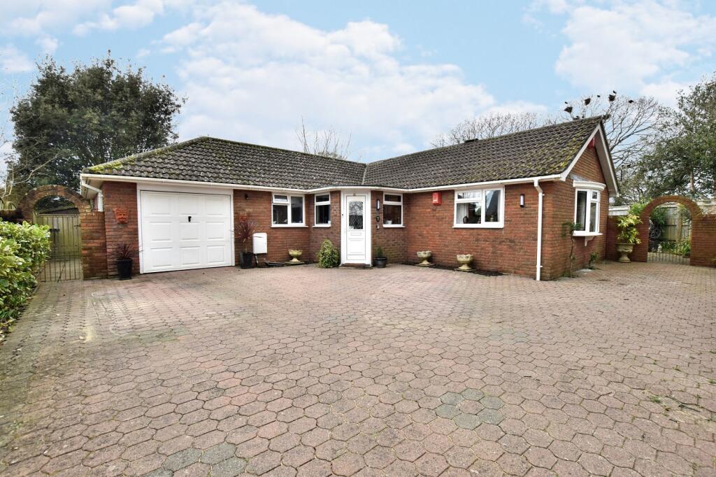 3-bed bungalow on Becton Lane, Barton On Sea, New Milton, Hampshire. BH25 7AA, £599,950