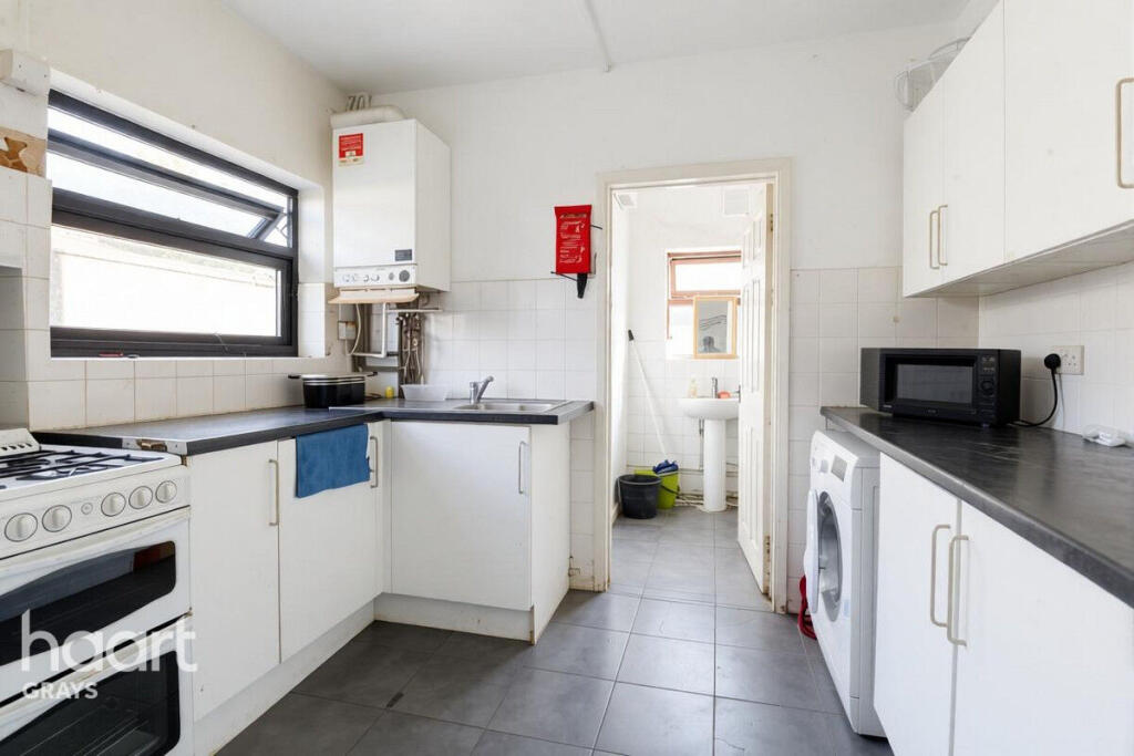 House in Grays, Badgers Dene, Little Thurrock - View 4