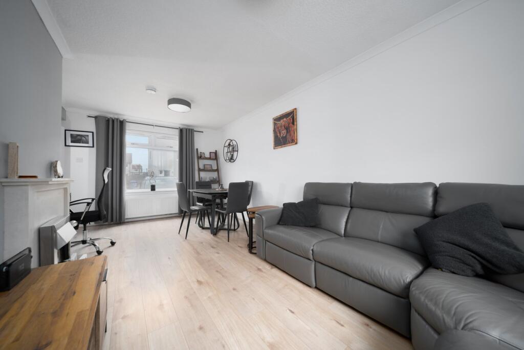 Chapel Drive, Stenhousemuir, Larbert, FK5 photo 4