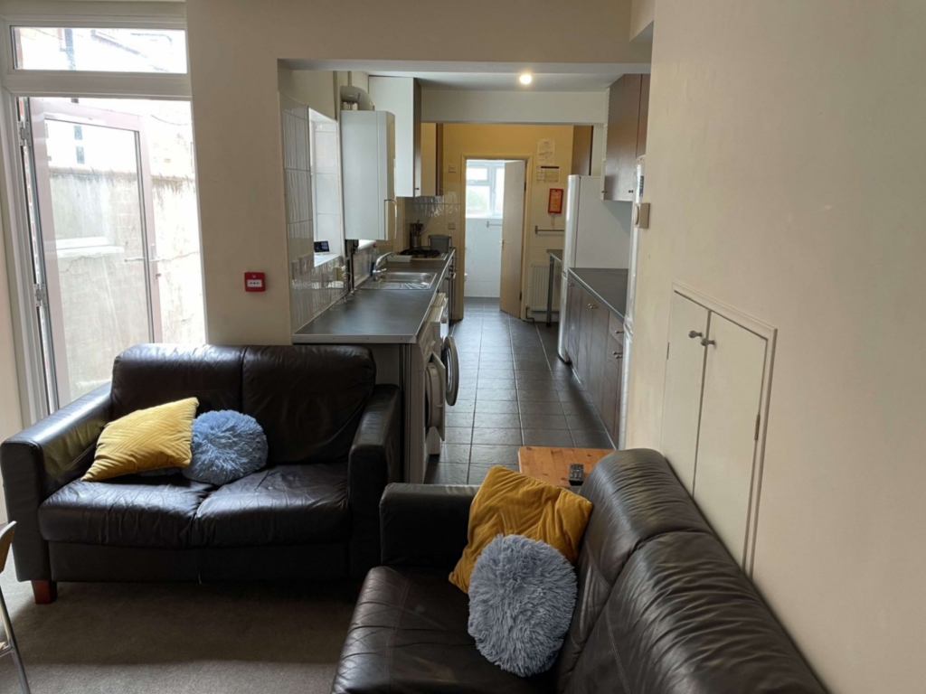 Main image of property: Pitcroft Avenue, Reading, RG6