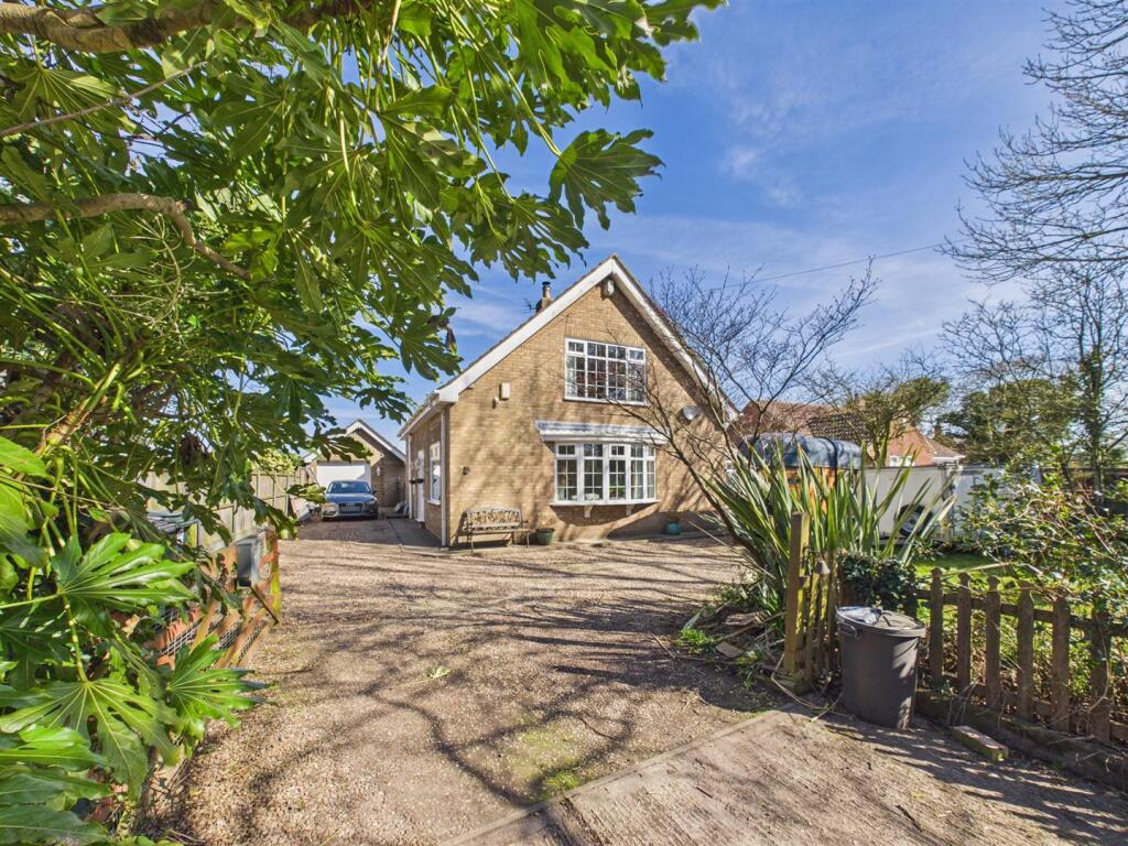 4-bed detached on Saltfleet Road, Theddlethorpe, Mablethorpe, £340,000