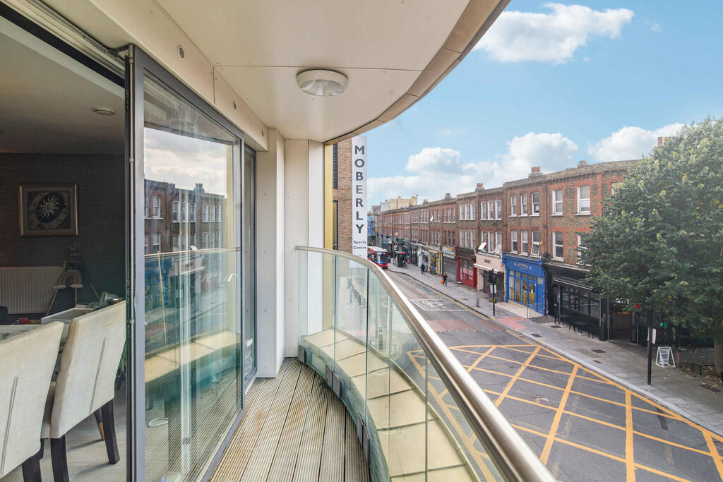 Apartment in London - View 5