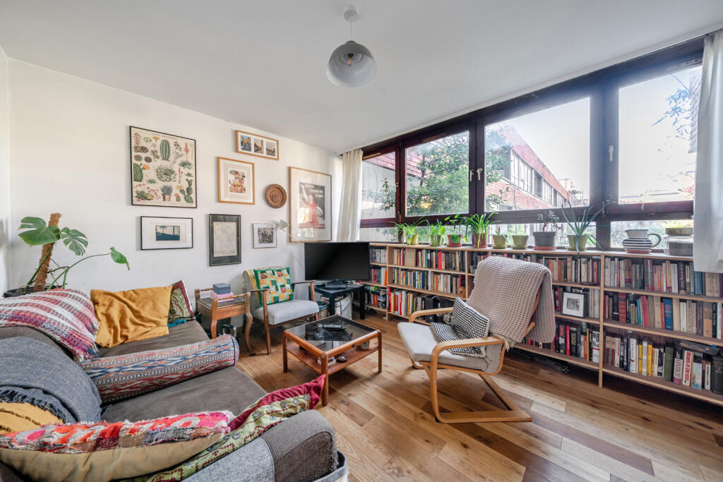 Main image of property: Carlton Grove, London