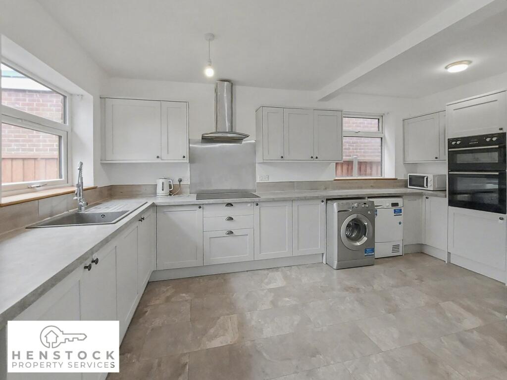 Naunton Road, Alkrington, Middleton, Manchester, M24 photo 3