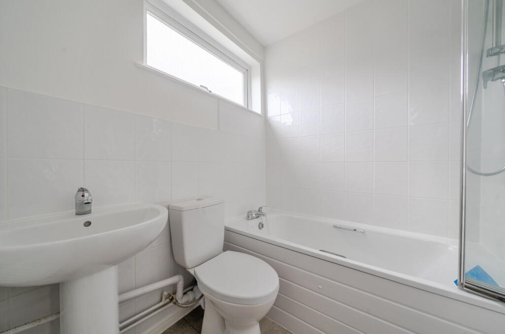 Cottesmore, Bracknell, Berkshire photo 3
