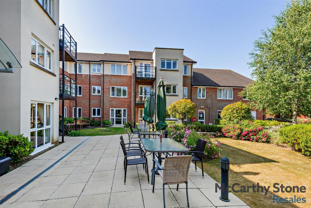 1-bed flat on Waggoners Court, Legions Way, Bishop's Stortford, £245,000