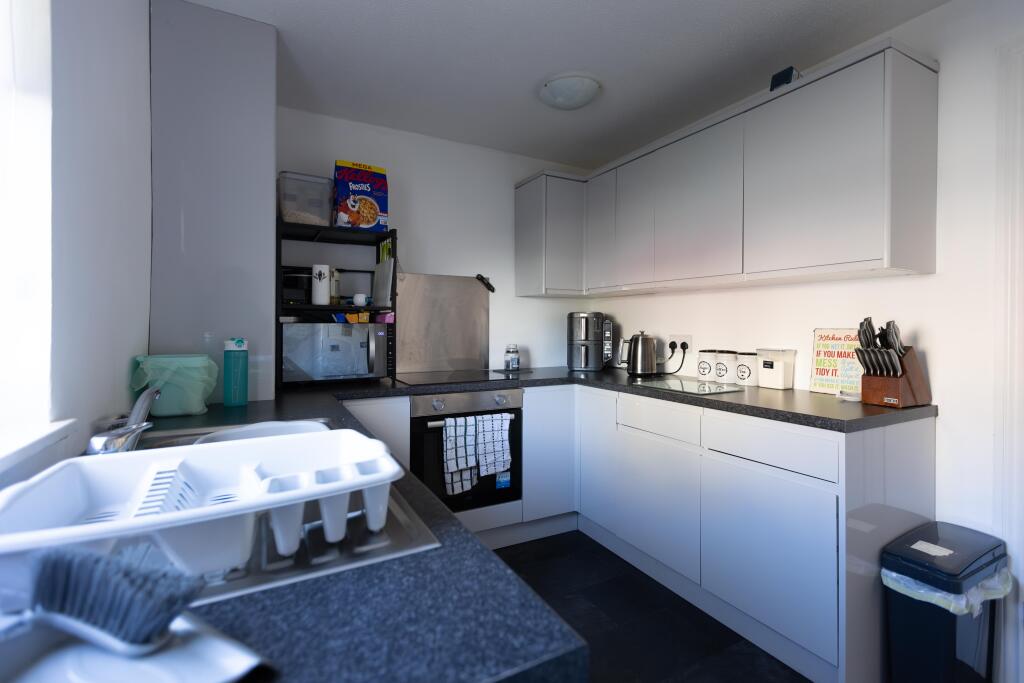 House in Irvine, Tarryholme, Broomlands - More