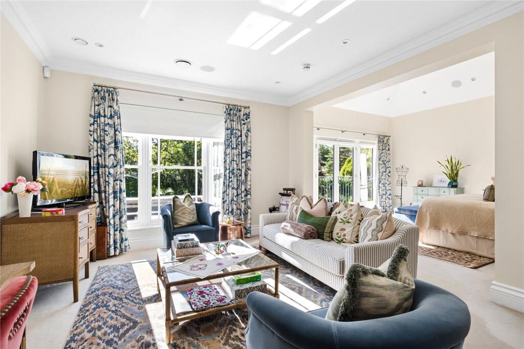 House in Kingston upon Thames - More