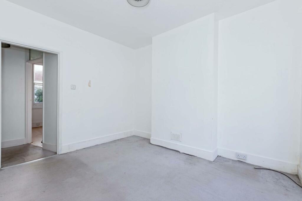 Apartment in Hove, Aldrington - More