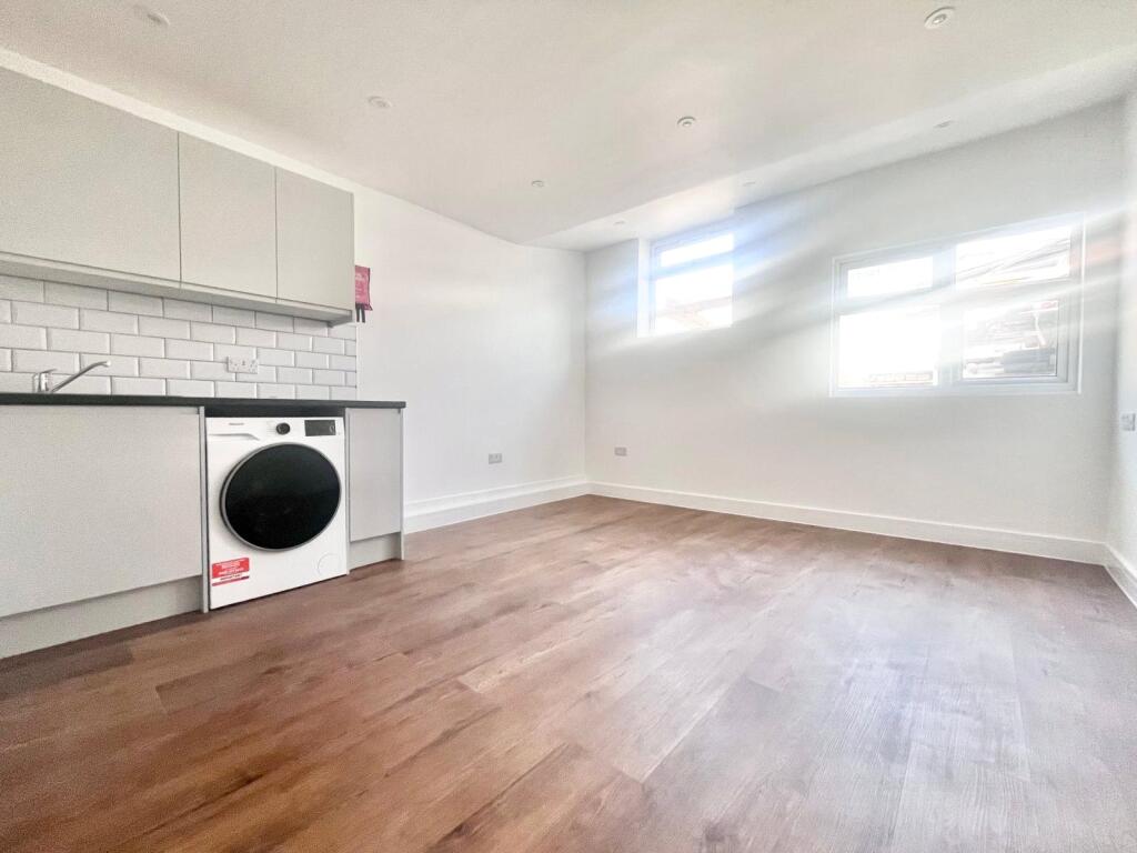Apartment in Twickenham - View 3