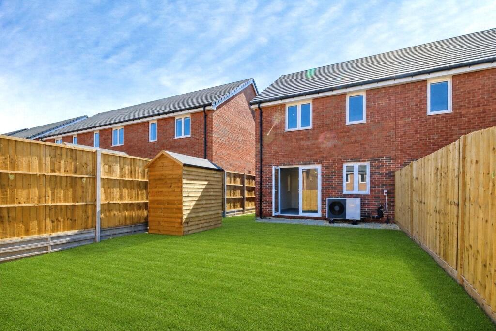 House in Salisbury, Wiltshire - More